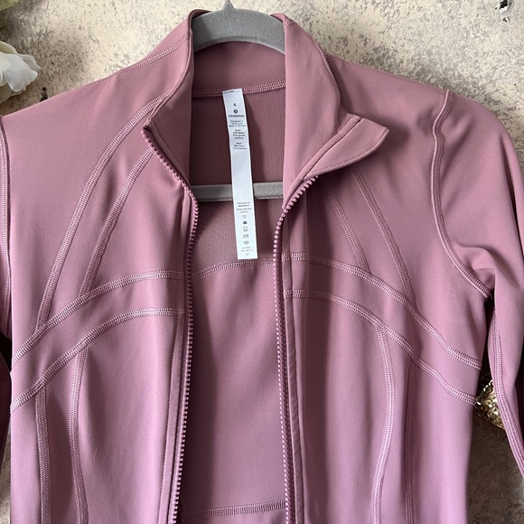 LULULEMON define jacket size 4 perfect condition - Picture 16 of 16